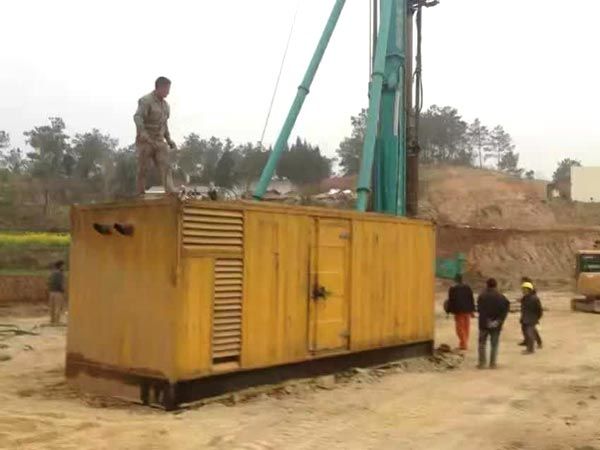 蒸湘如何判断水冷式机油散热器密封件是否需要更换?